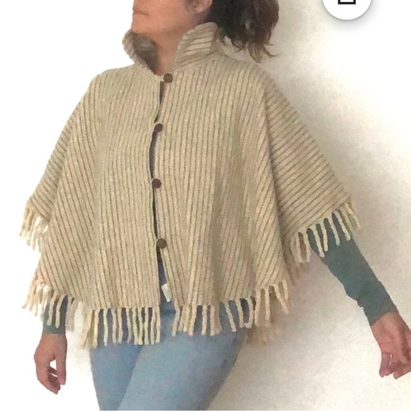 Artilana Mexican Wool Cape Shawl Poncho One Size Grey Creamy Beige Button Up - Picture 9 of 10